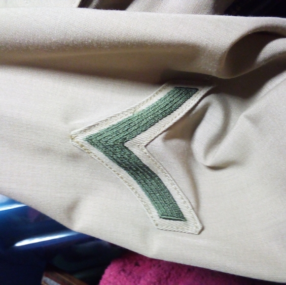 Army shirts, 1 long sleeve 3 short sleeve, and 1 tie - Picture 7 of 7